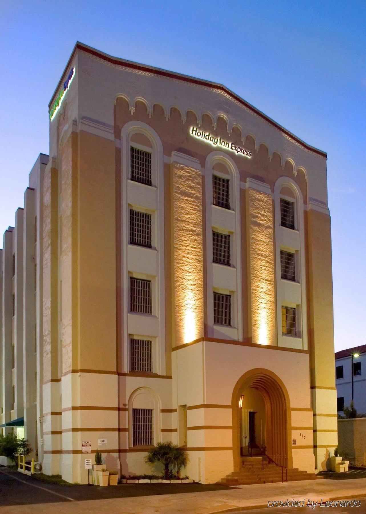 Holiday Inn Express San Antonio North Riverwalk Area By Ihg Zewnętrze zdjęcie